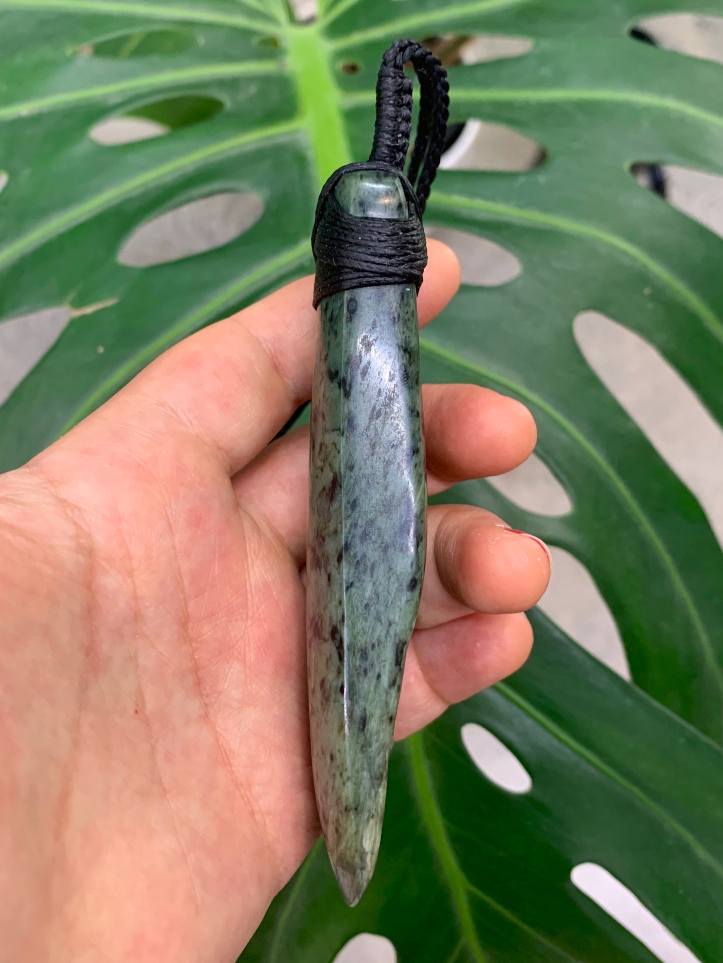 Hei Toki Pounamu with rounded edge New-Zealand Pendant (Medium)