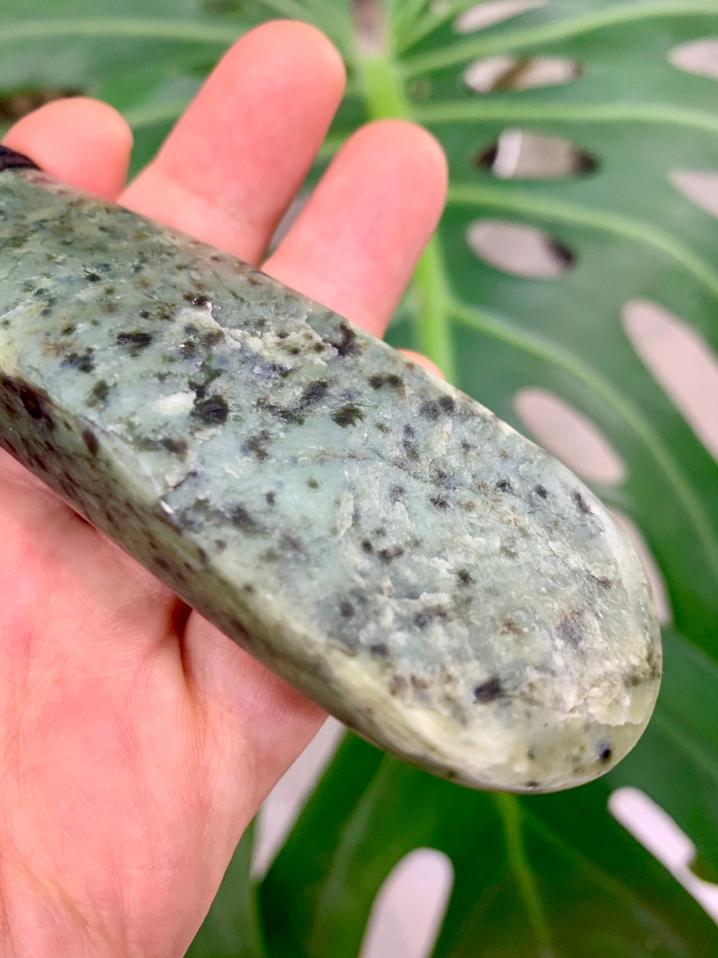 Hei Toki Pounamu with rounded edge New-Zealand Pendant (Medium)