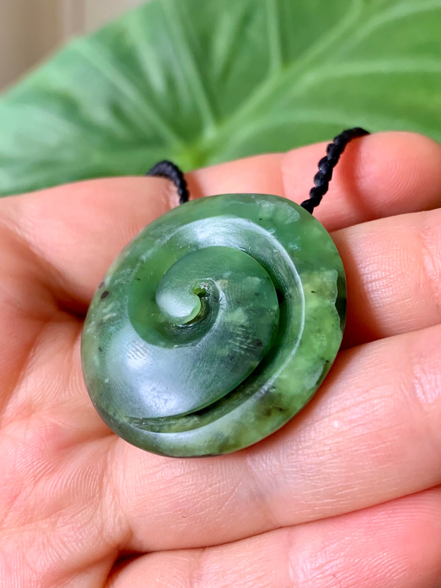 Hei Koru Kawakawa Pounamu New-Zealand Pendant with raw side (Medium)