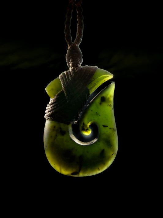 Hei Matau Extra Small Kawakawa Pounamu Pendant