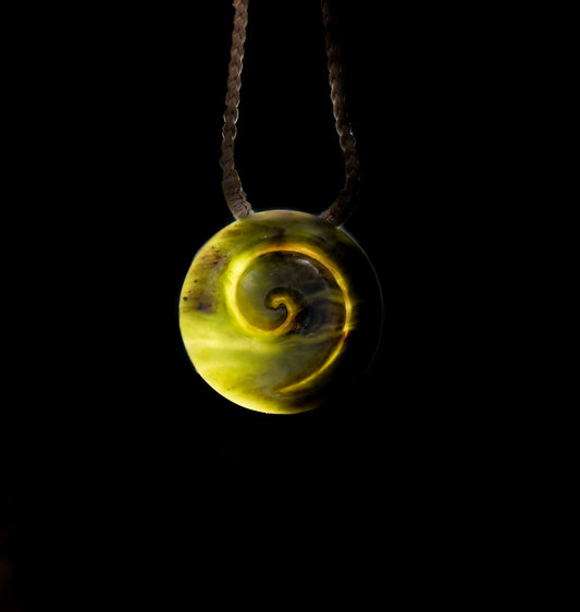 Kawakawa Pounamu Koru Pendant (Medium)