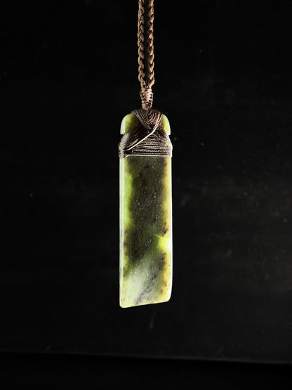 Large New Zealand Aohunga Pounamu Hei Pendant