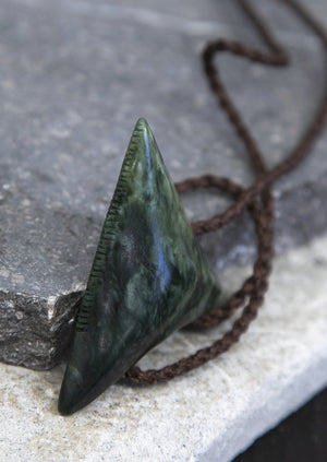 Rei Niho " Shark Tooth" Triangle Pounamu New-Zealand Greenstone