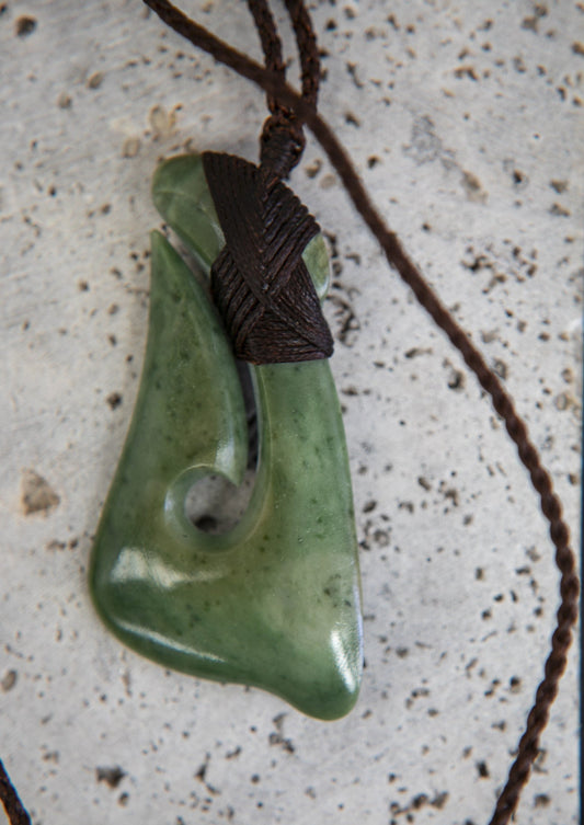 Hei Matau Pounamu New Zealand Greenstone (Medium)