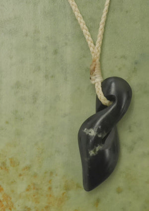 Pikorua / Twist, Pounamu New Zealand Greenstone