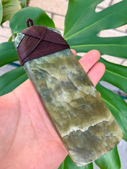 Sculptural Toki Pīpīwharauroa Pounamu