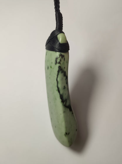 Hei Toki Pounamu New-Zealand Pendant (Med-Large)