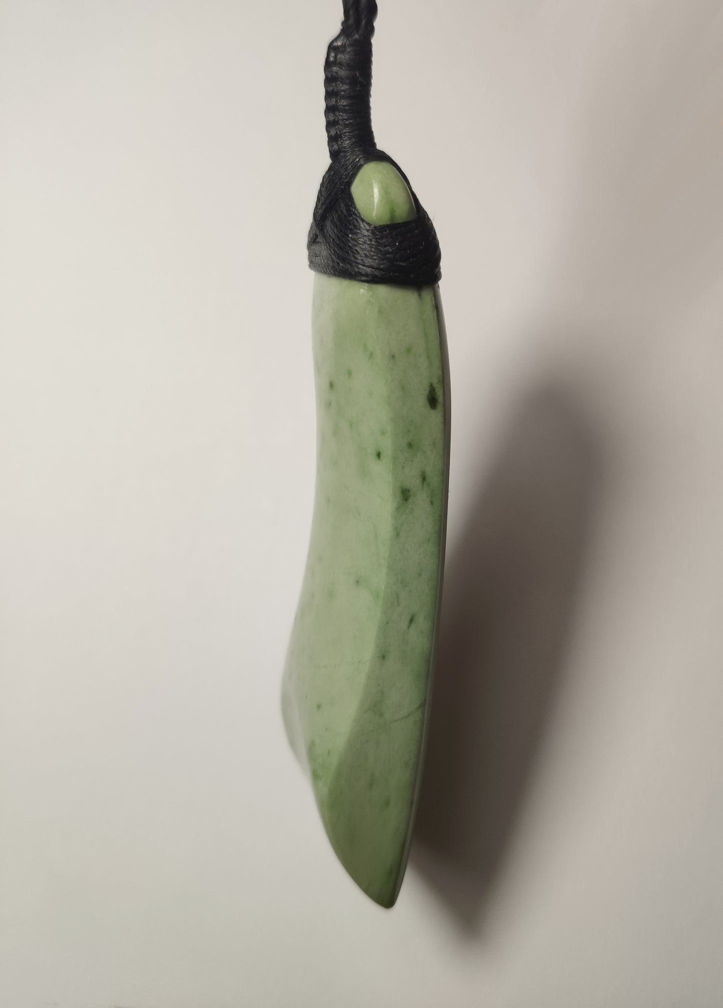 Hei Toki Pounamu New-Zealand Pendant (Med-Large)