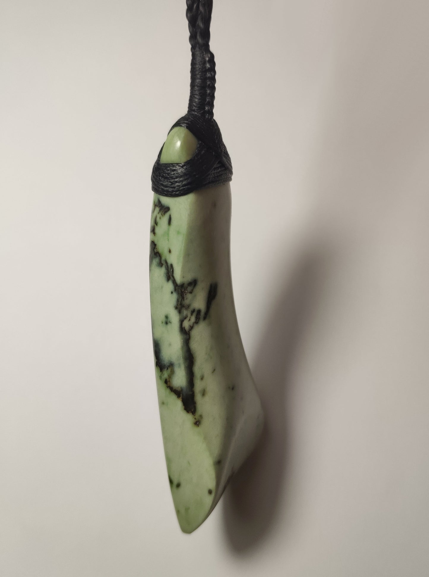 Hei Toki Pounamu New-Zealand Pendant (Med-Large)