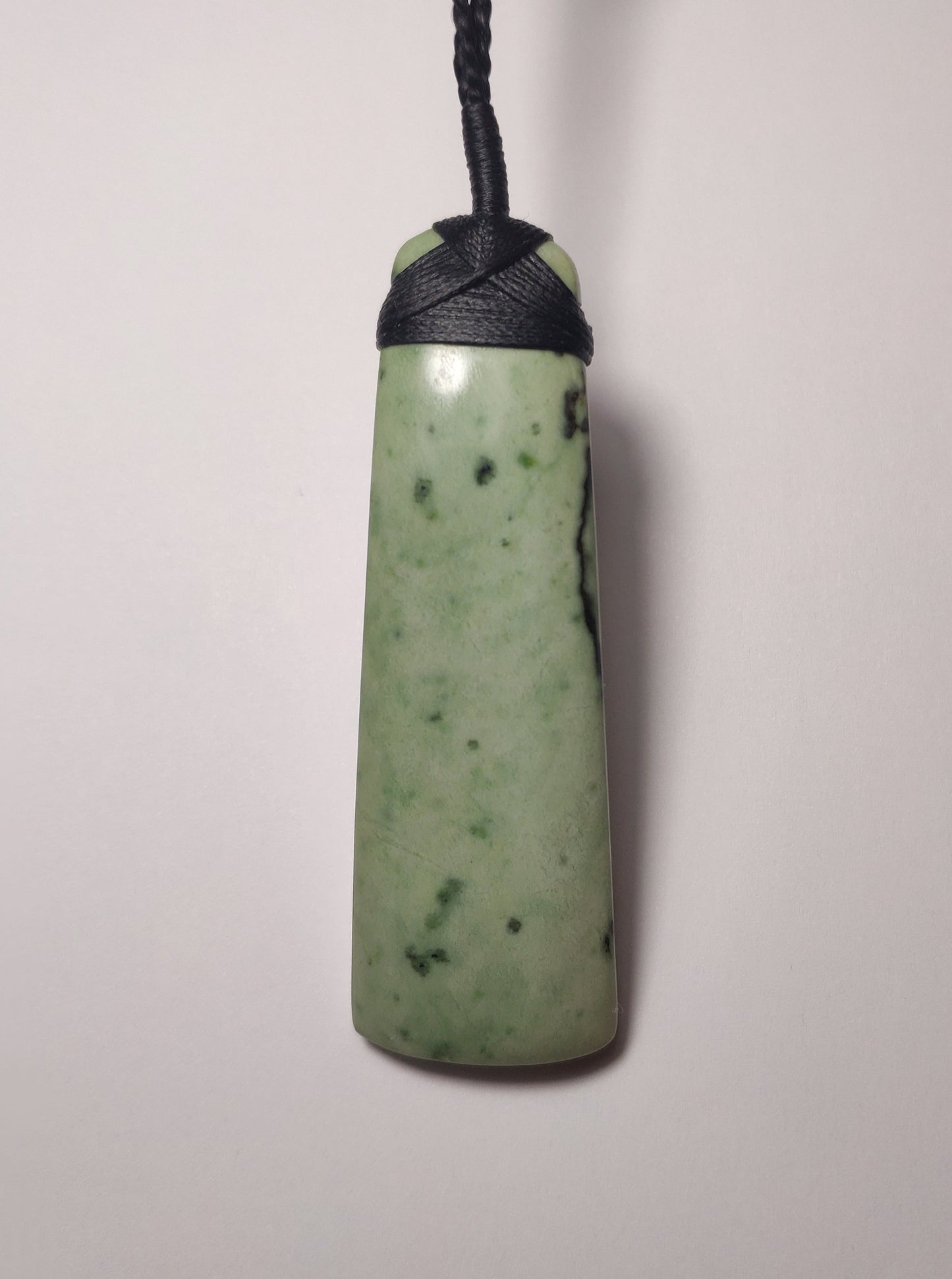 Hei Toki Pounamu New-Zealand Pendant (Med-Large)