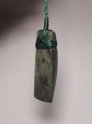 Hei Toki Kawakawa Pounamu Pendant (Small)